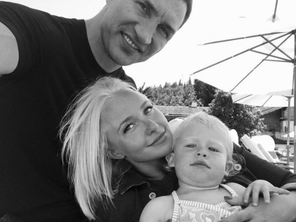 Kaya Evdokia Klitschkowith her parents, Wladimir Klitschko and Hayden Panettiere.
